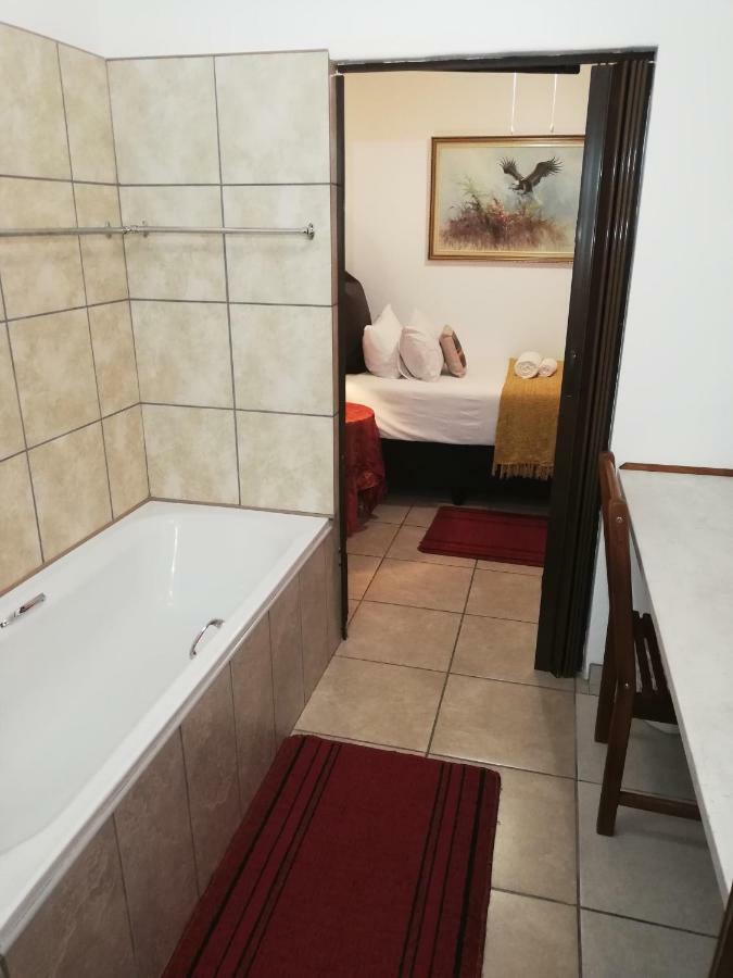 Safari Guesthouse Vryburg Exteriör bild