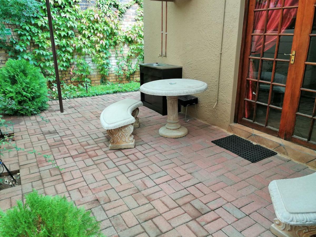 Safari Guesthouse Vryburg Exteriör bild