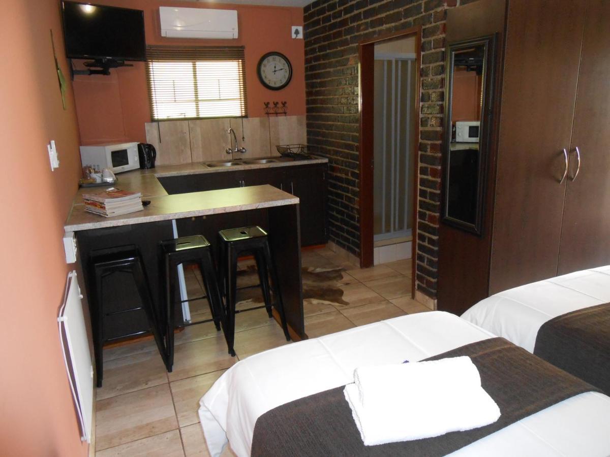 Safari Guesthouse Vryburg Exteriör bild